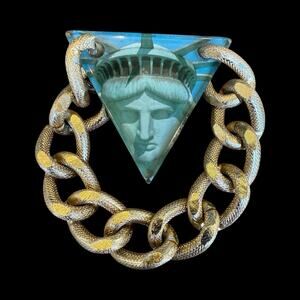 Vintage Statue Of Liberty Unique Pin Gold Tone Curb Link Chain Accent 3”
